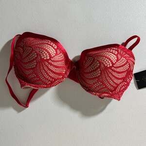 Frederick's of Hollywood NWT Size 32D Red Lace Exxtreme Tuxedo Push-Up Bra